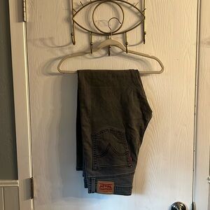 Levi’s Wedgie Straight Jeans in Grey/Black Denim